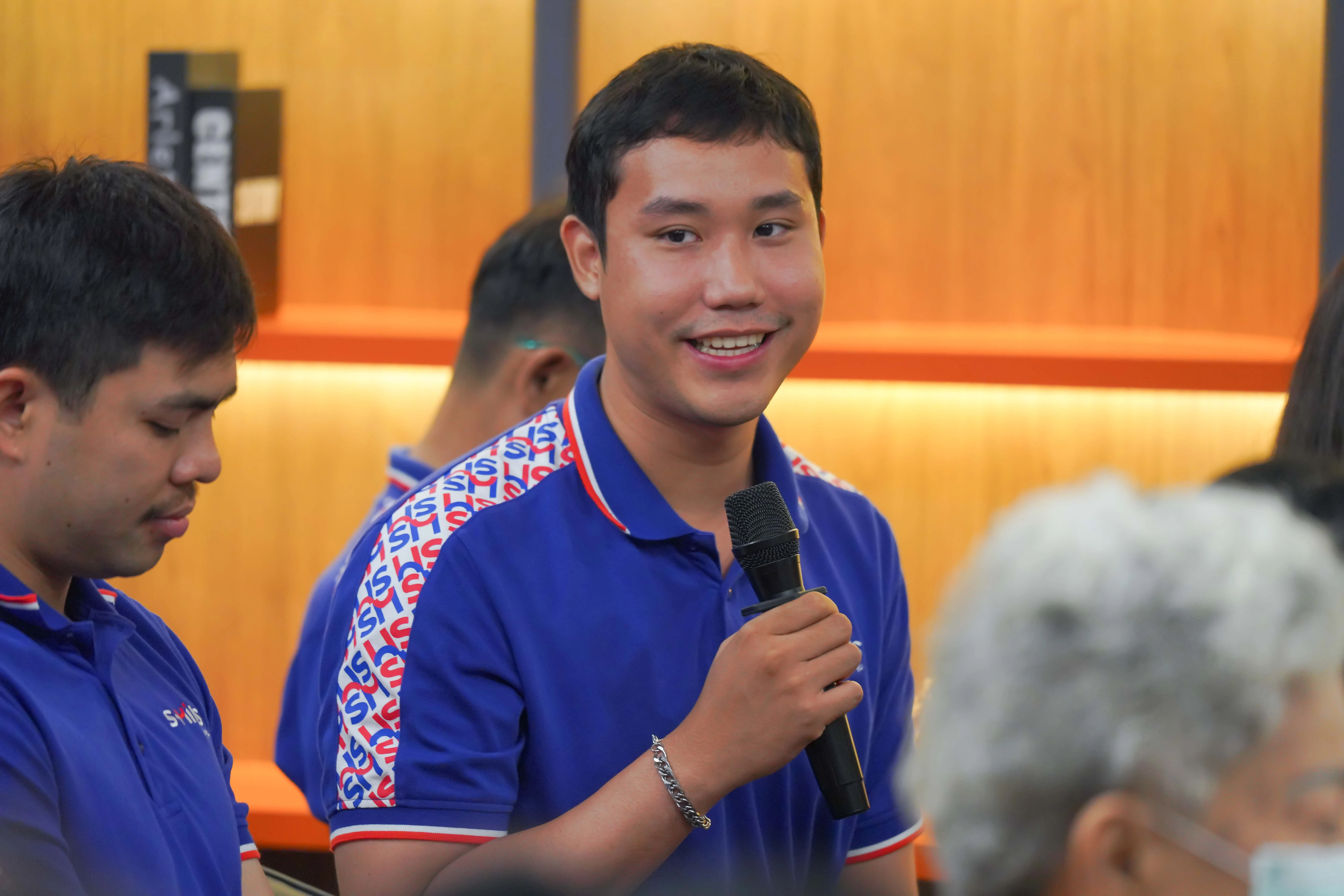 ทำบุญตักบาตร