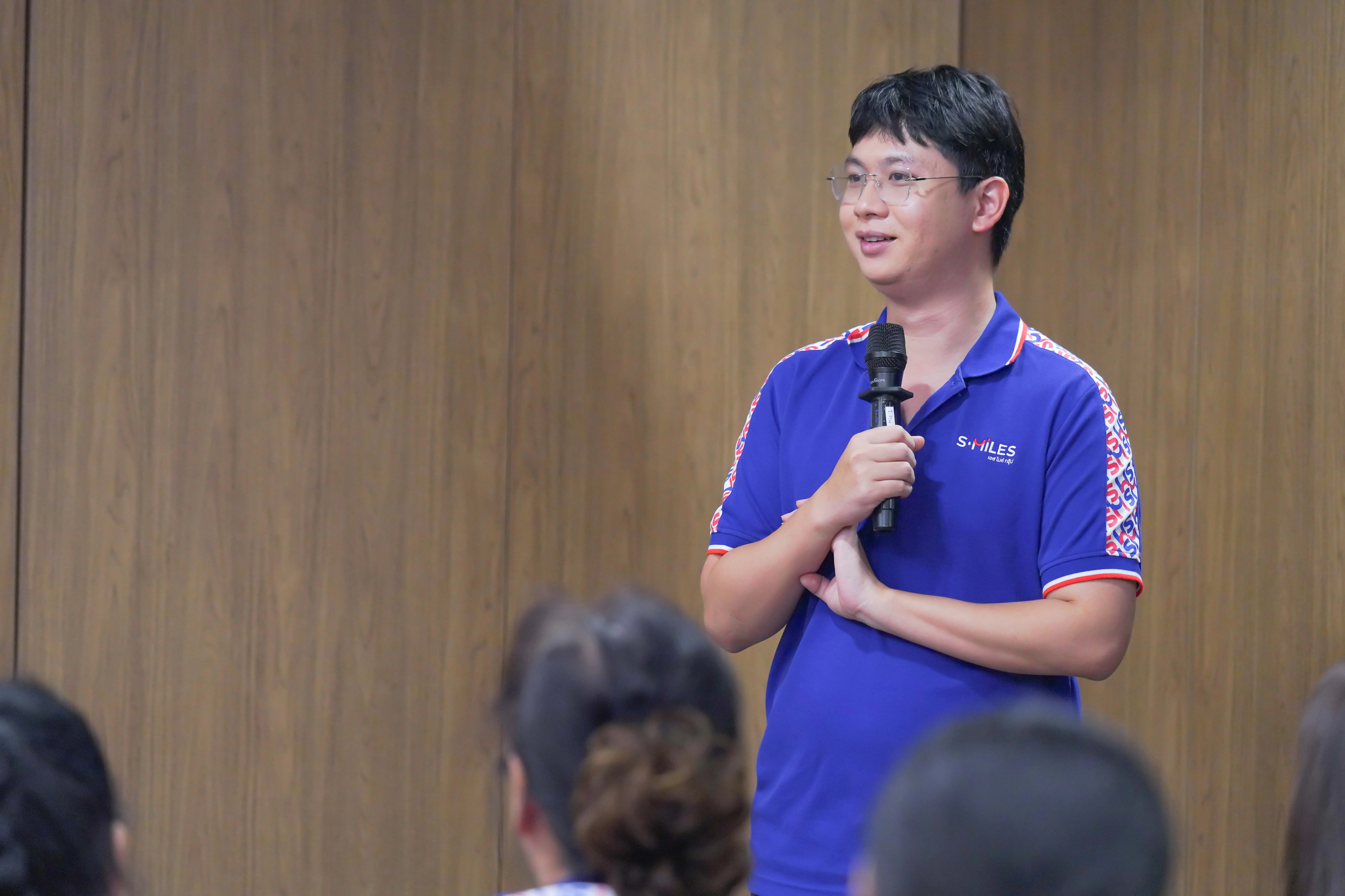 ทำบุญตักบาตร