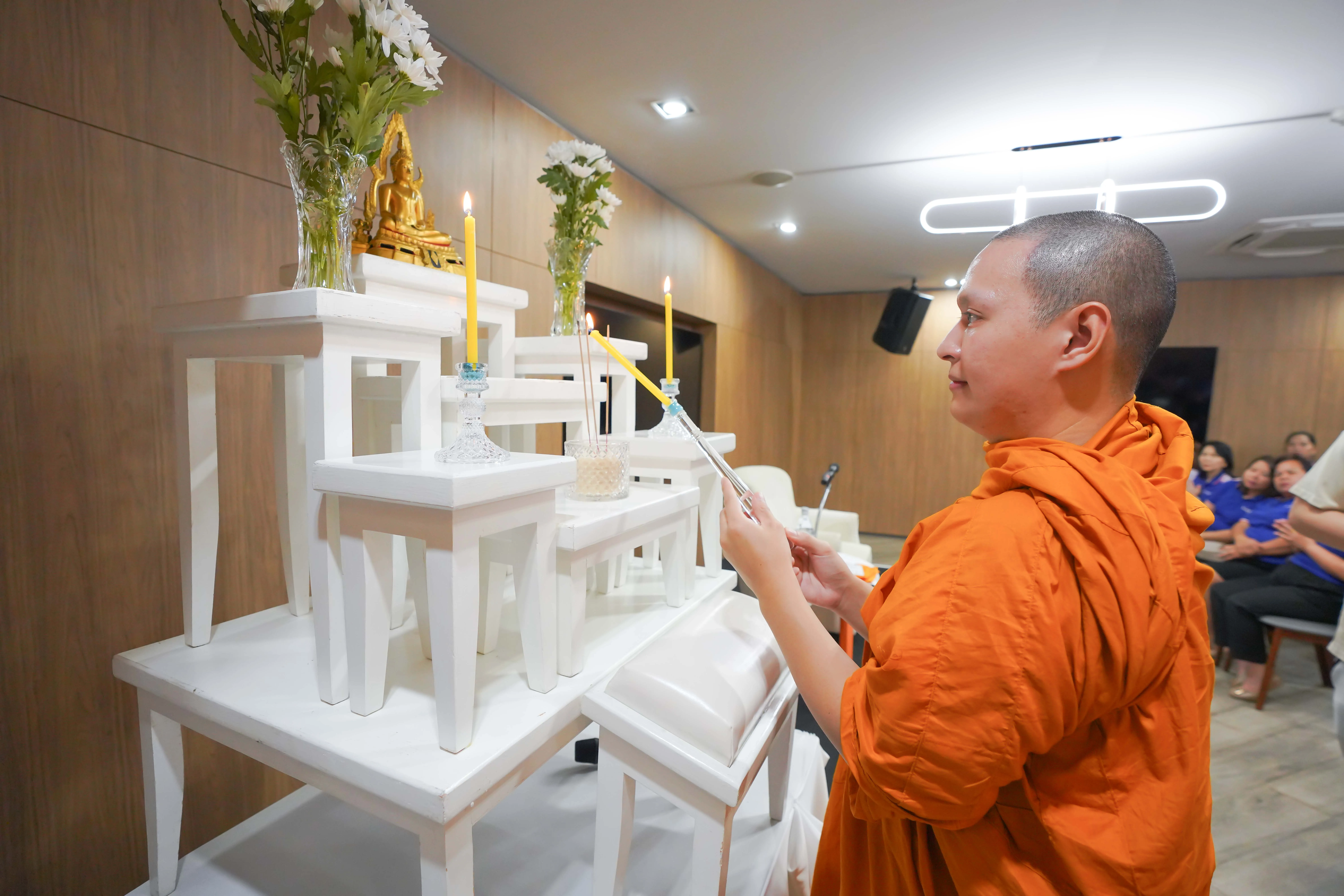 ทำบุญตักบาตร