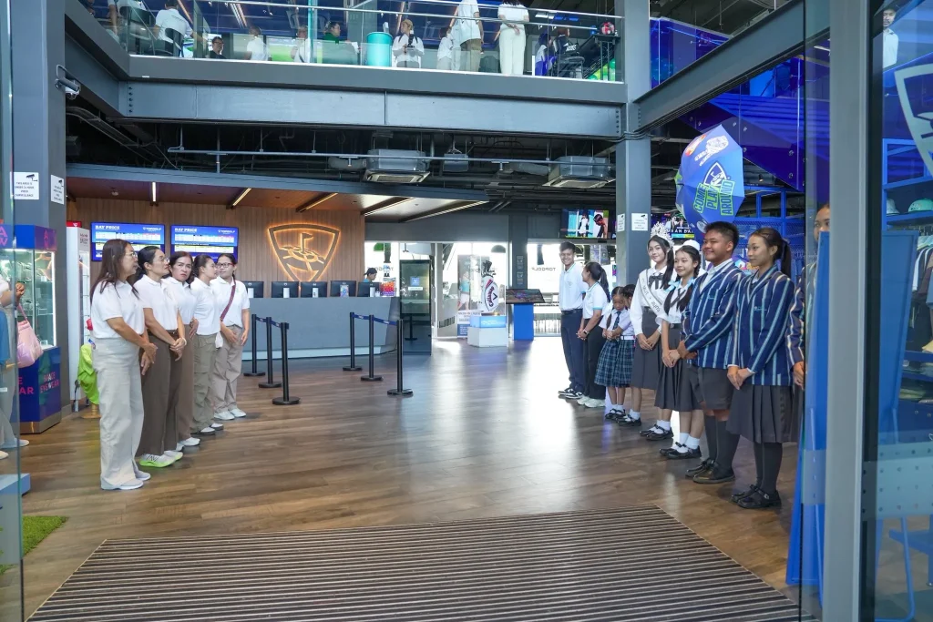 โครงการ “One Swing One Smiles เพื่อการศึกษา”