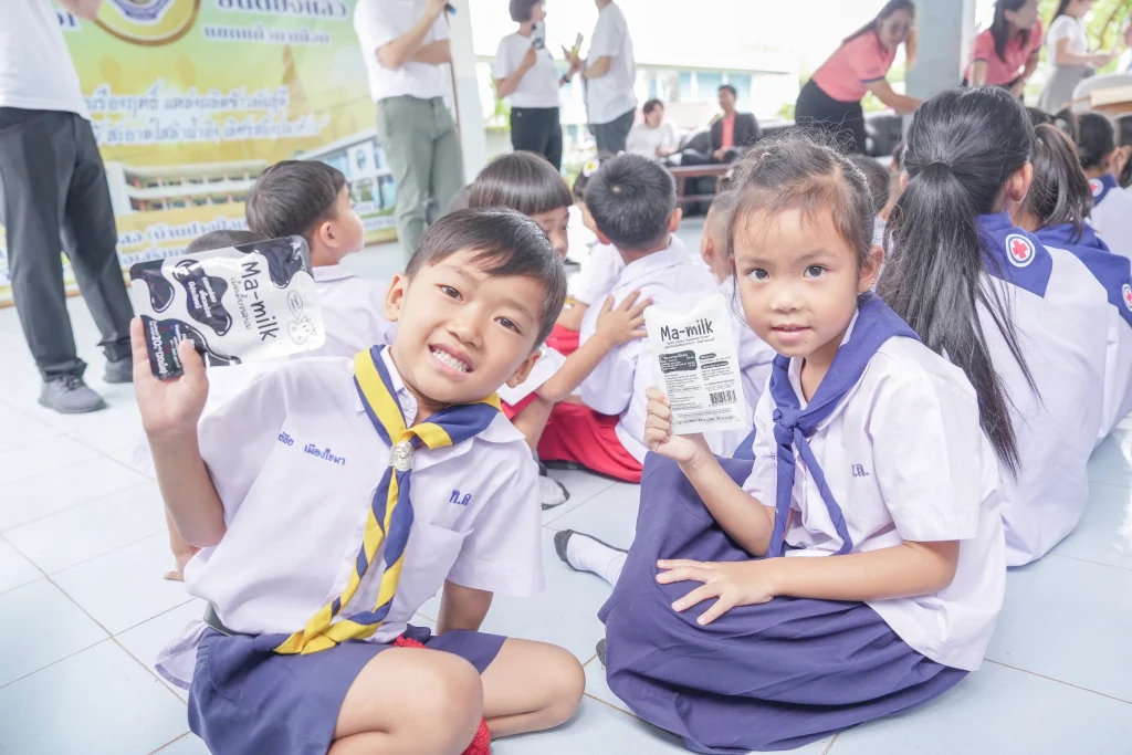 Maydi International ร่วมกับมูลนิธิแพรกษาเพื่อการศึกษา มอบทุน สื่อการเรียน และนมอัดเม็ด Ma-Milk, Ma-Go แก่โรงเรียนในพะเยาและเชียงใหม่