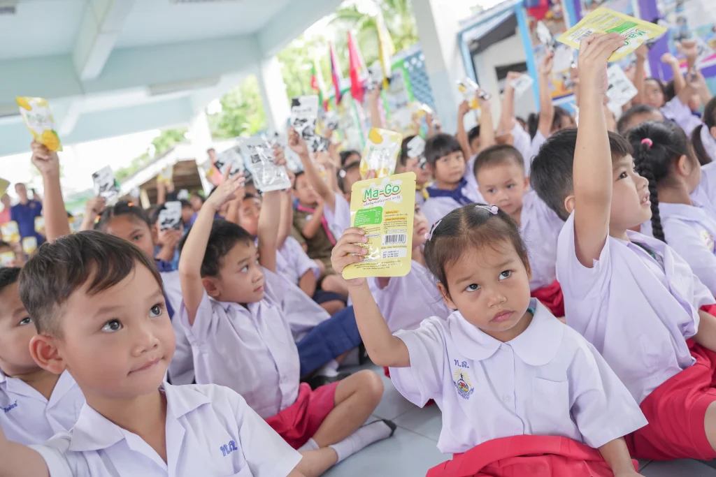 Maydi International ร่วมกับมูลนิธิแพรกษาเพื่อการศึกษา มอบทุน สื่อการเรียน และนมอัดเม็ด Ma-Milk, Ma-Go แก่โรงเรียนในพะเยาและเชียงใหม่