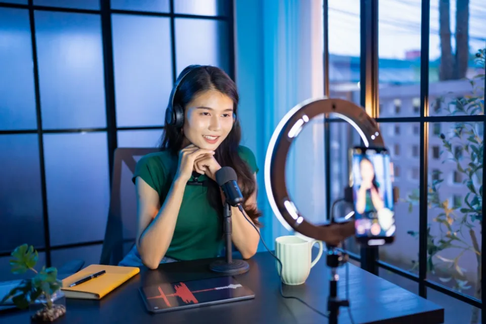 ทำแบรนด์ให้พร้อมทั้งคอนเทนต์ วิดีโอ และไลฟ์